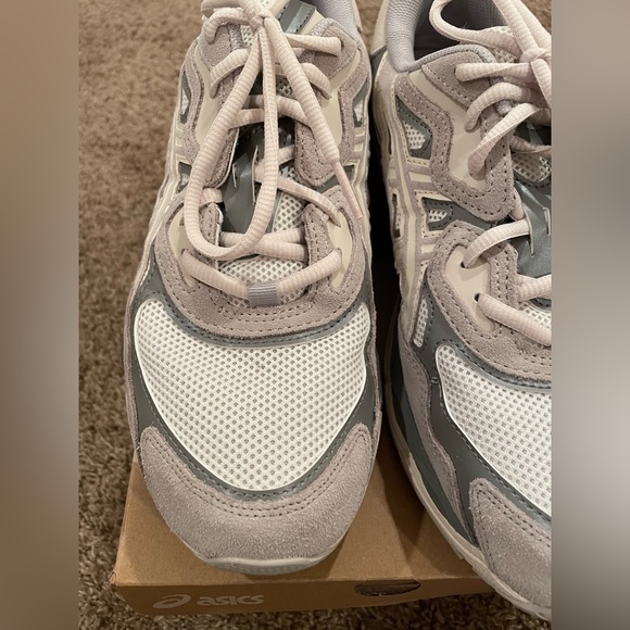 ASICS GEL-NYC cream/ oyster grey men’s US size 11.5 - Picture 10 of 16